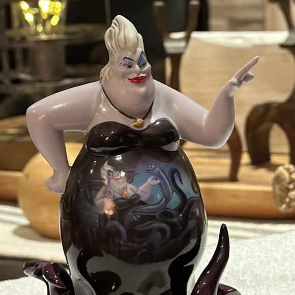Bradford Editions, Disney Villains Heirloom Porcelain Figurines “Ursula” - Picture 4 of 16